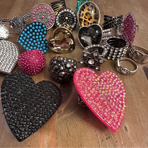 Statement Ring Set costume Jewelry Hearts Bling Crystals Pink Black White Blue - Picture 2 of 10